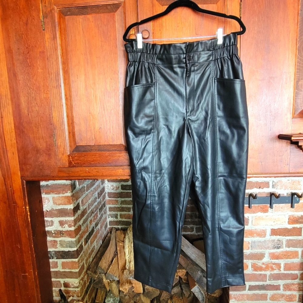 Madewell Vegan Leather Pull-On Paperbag Pants Size 14 Black